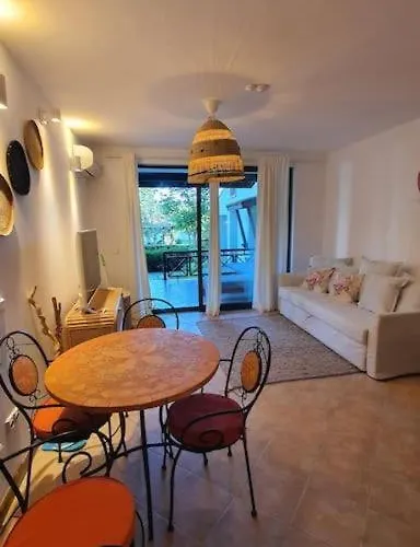 Oasis Apartment, луксозен в комплекс оазис דירה לוזנטס